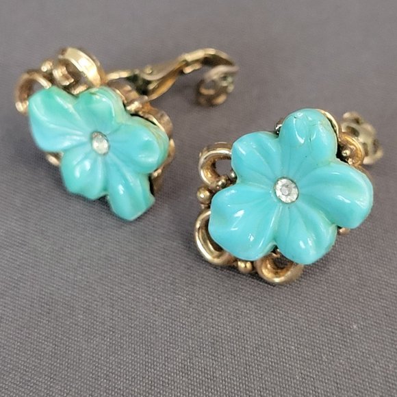 Crown Trifari Gold Tone Molded Glass Flower Brooch and Earrings Set A Philippe - Picture 7 of 13